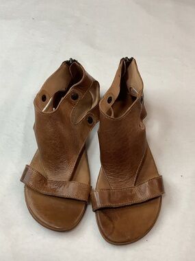 BED STU Soto Brown Leather Sandal Sz 9